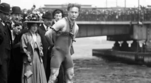 Retrato de Harry Houdini, o maior símbolo do escapismo na mágica